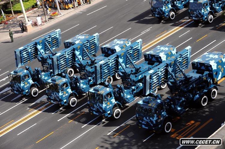 機動(dòng)雷達方隊接受檢閱