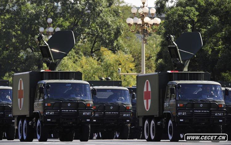 后勤裝備方隊接受檢閱