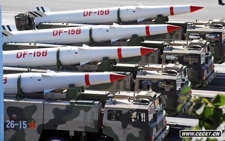 某新型常規導彈方隊接受檢閱