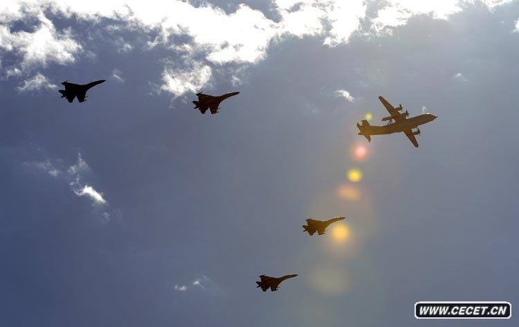 預警機梯隊飛過(guò)天安門(mén)廣場(chǎng)上空