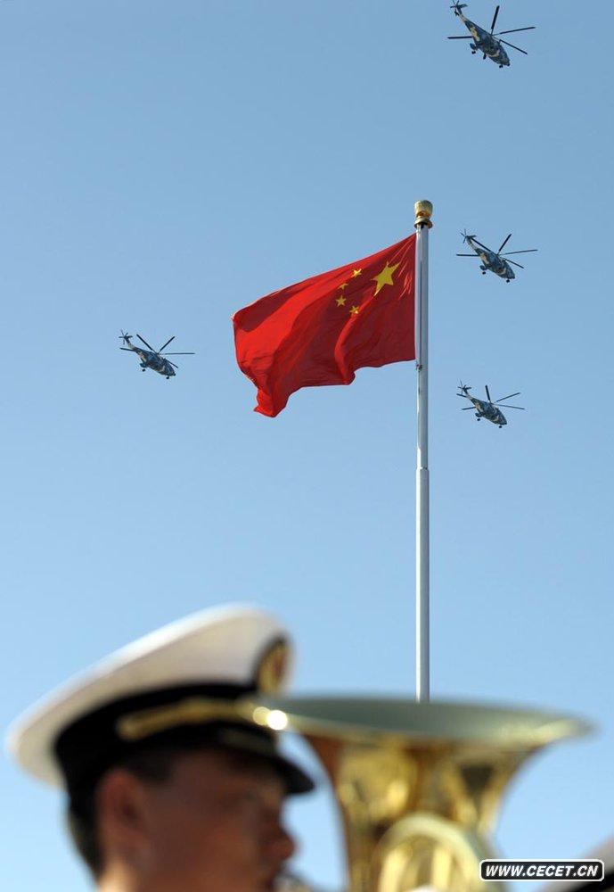 Z-8直升機從北京上空飛過(guò)