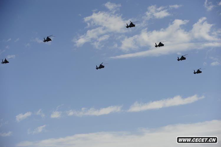 Z-9偵察直升機從北京上空飛過(guò)