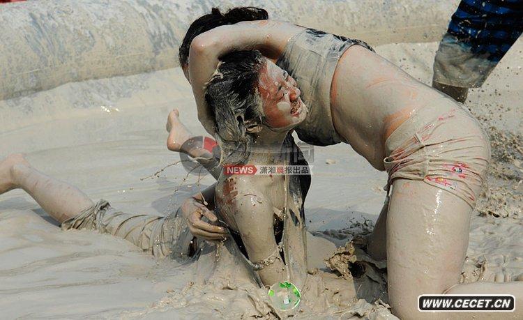 長(cháng)沙60名比基尼美女混戰泥漿地