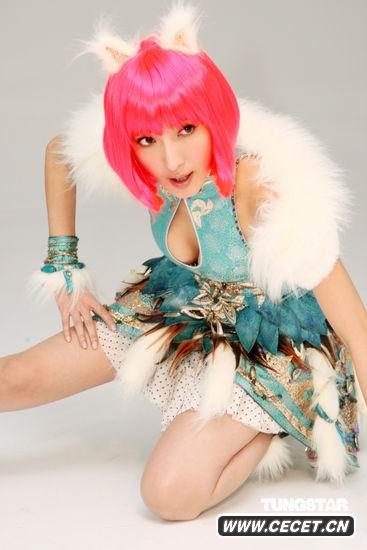 楊謹華變狐妖酥胸微露