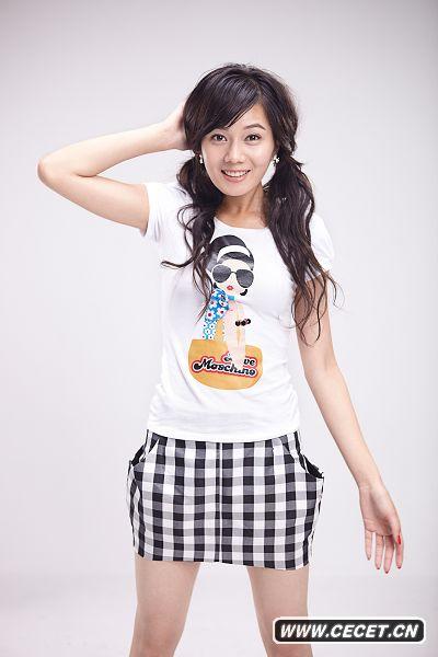 彭楊寫(xiě)真造型百變突破尺度