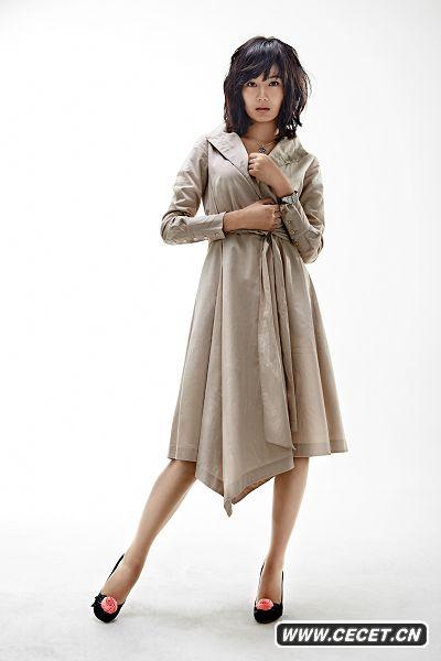 彭楊寫(xiě)真造型百變突破尺度