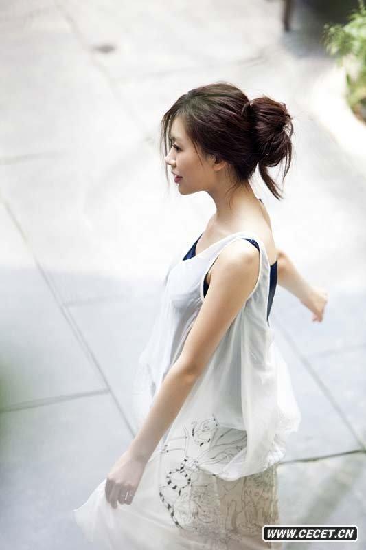 鞏新亮猶如鄰家少女