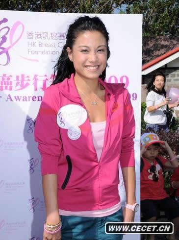 廖碧兒運動(dòng)裝扮顯陽(yáng)光