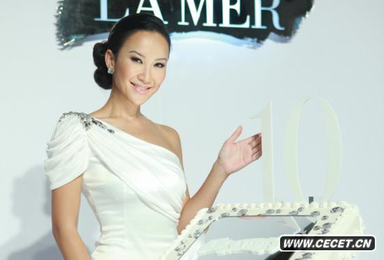 李玟代言大秀美麗肌膚