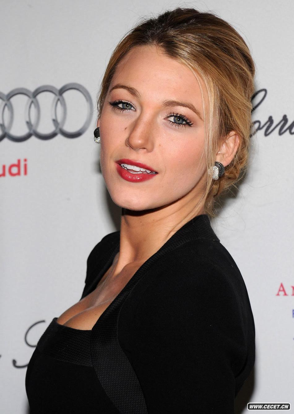 布萊克萊弗利緊身黑裙展窈窕身材