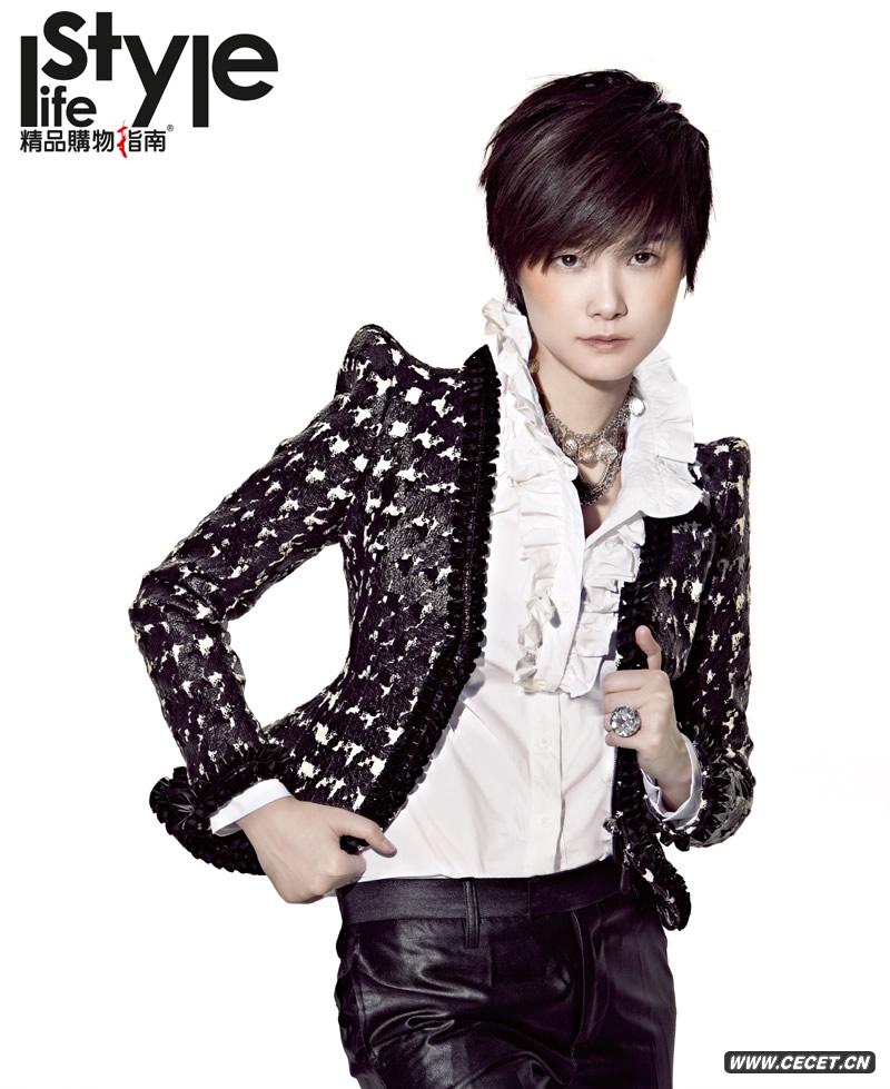 李宇春時(shí)尚大片秀嫵媚帥氣