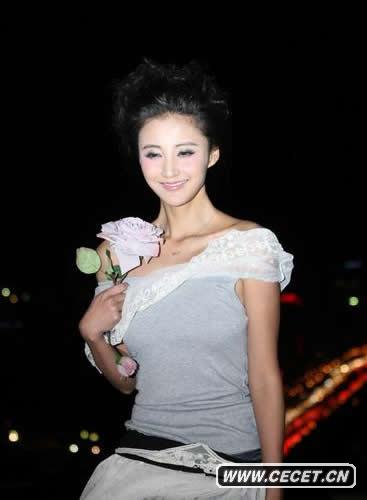 張歆藝拍時(shí)尚大片