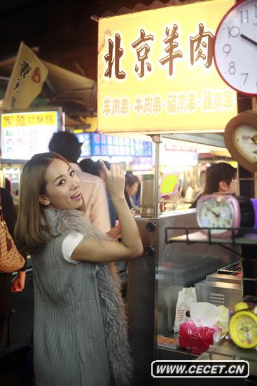 Sara深夜偷溜嘗美食