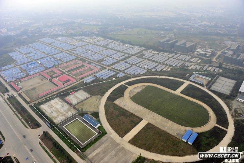 記者俯拍的綿竹災后景象