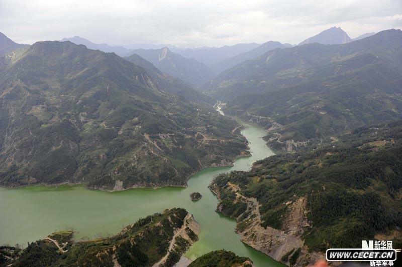 航拍唐家山堰塞湖