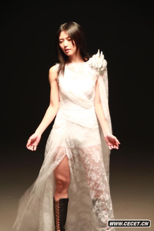 孫燕姿天使造型拍MV