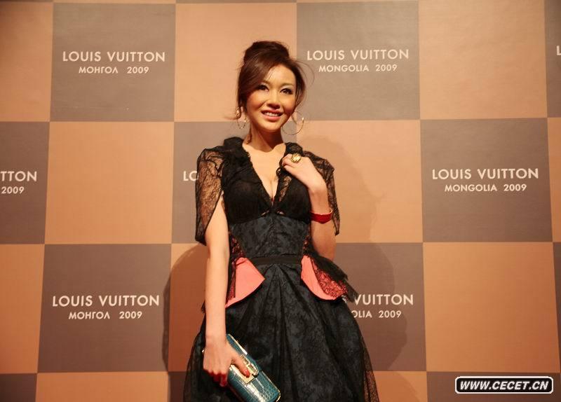 鞏新亮變國際名模