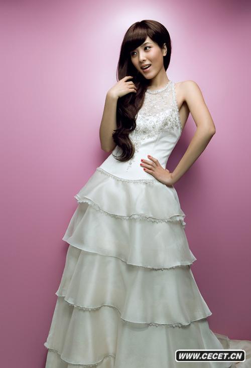 曾黎粉色浪漫卷發(fā)造型