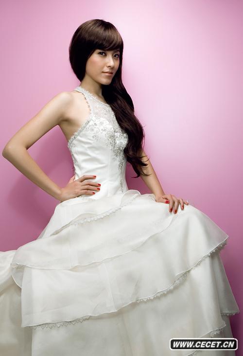 曾黎粉色浪漫卷發(fā)造型