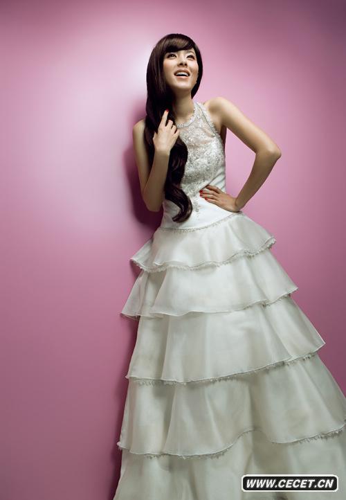 曾黎粉色浪漫卷發(fā)造型