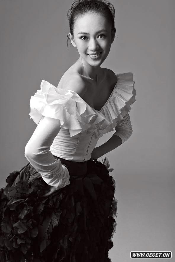 童瑤登時(shí)尚雜志受矚目