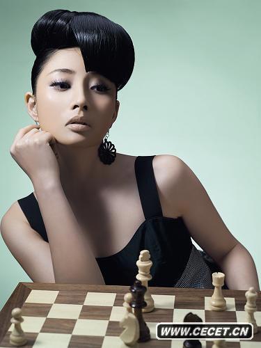 殷桃私人寫(xiě)真盡顯嫵媚