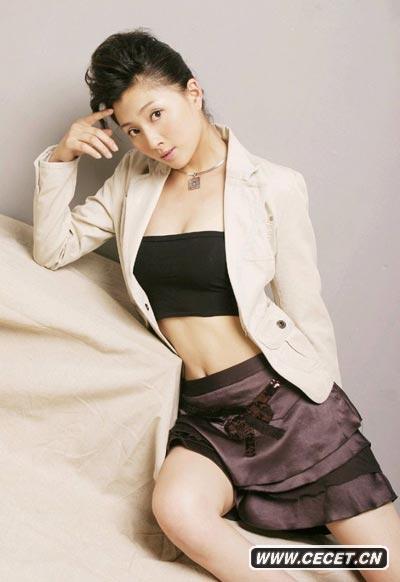 殷桃私人寫(xiě)真盡顯嫵媚