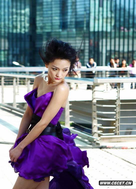 周迅力求拍攝效果飛身躍進(jìn)污水坑畫(huà)面