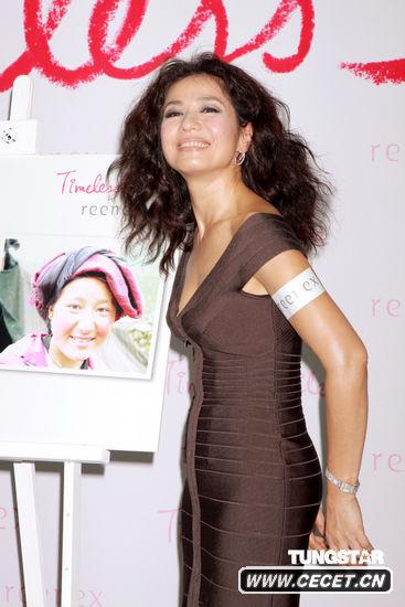 鐘楚紅低胸裝代言