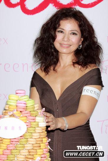 鐘楚紅低胸裝代言