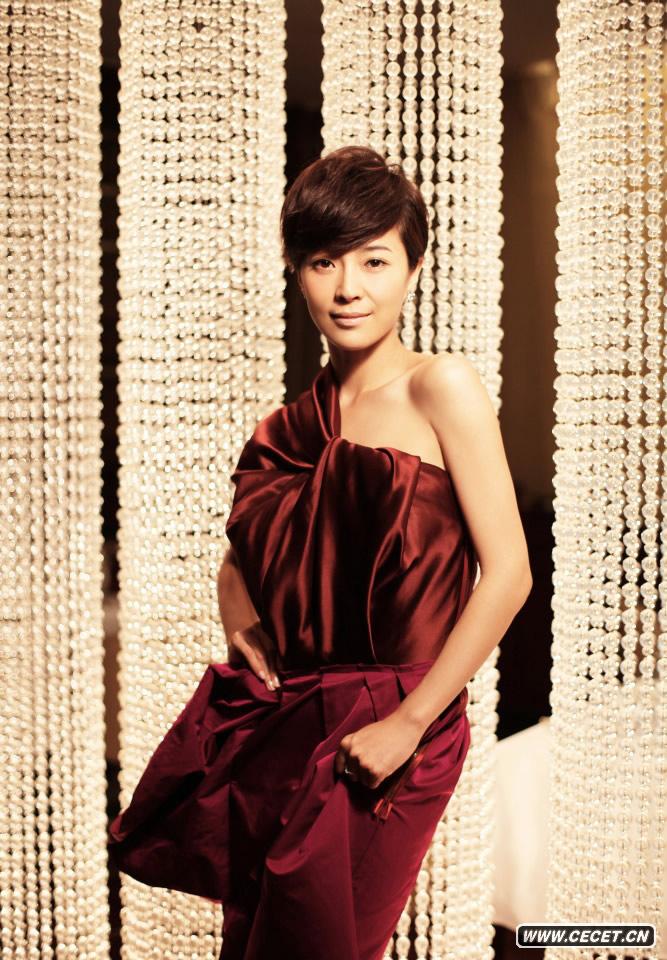 蘇巖全新紅酒純美寫(xiě)真