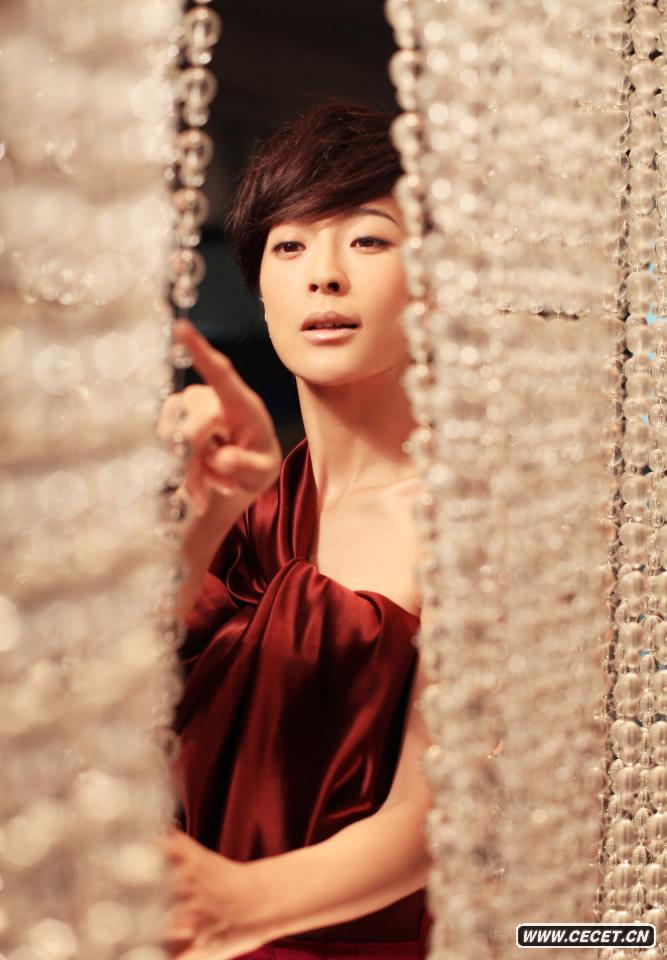 蘇巖全新紅酒純美寫(xiě)真