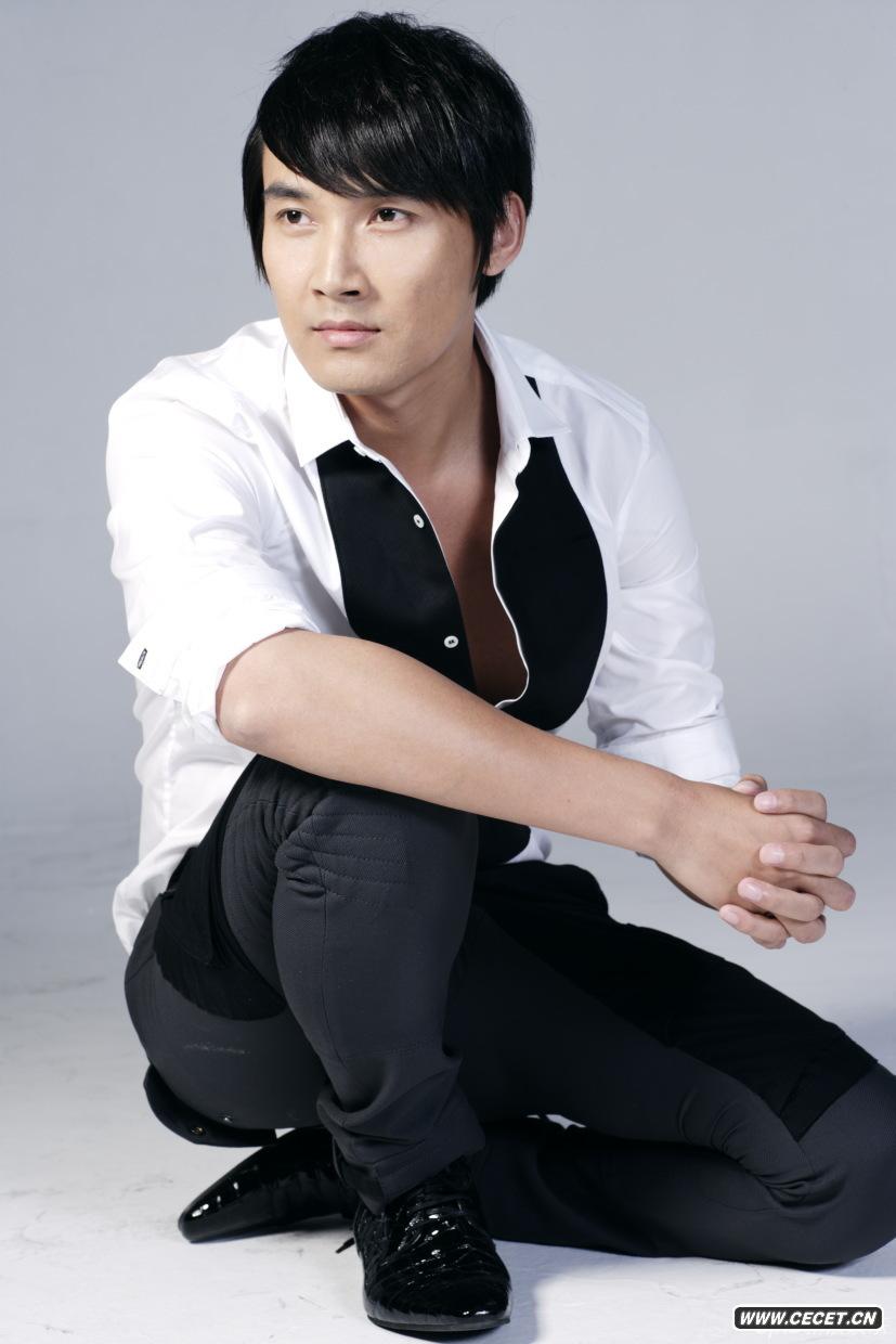 張鐸最新俊朗寫(xiě)真