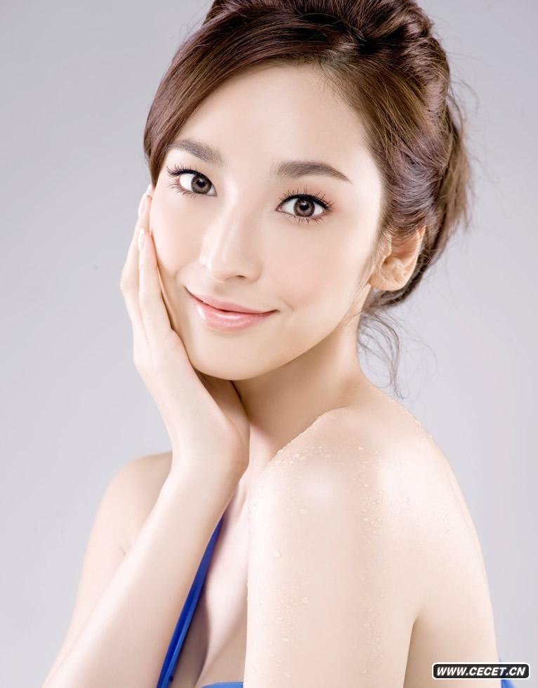 吳佩慈寫(xiě)真乳溝畢現