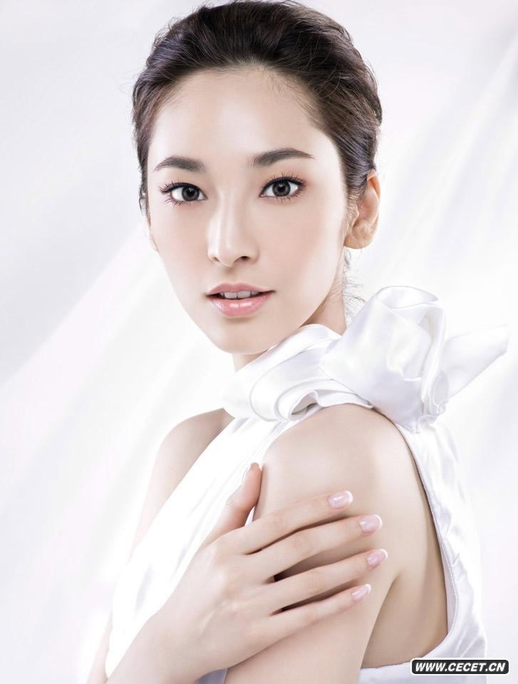 吳佩慈寫(xiě)真乳溝畢現