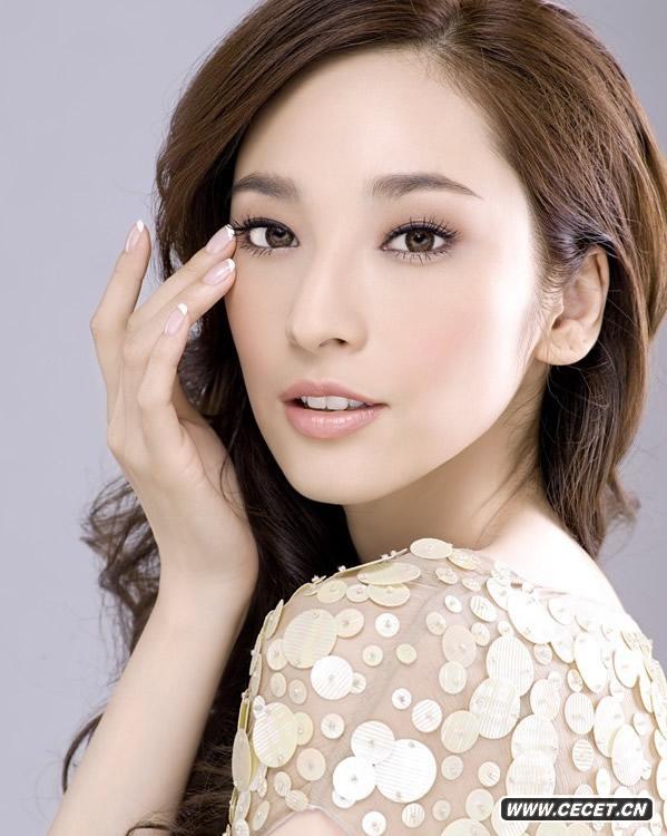 吳佩慈寫(xiě)真乳溝畢現