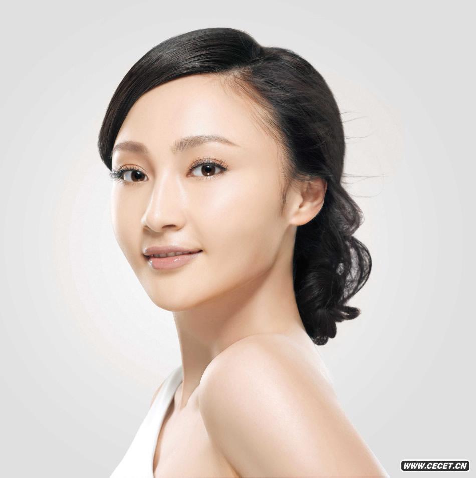 姚笛肌膚如凝脂