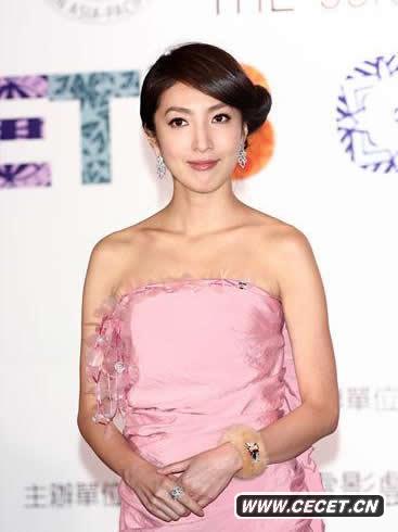 楊謹華桃紅洋裝秀優(yōu)雅