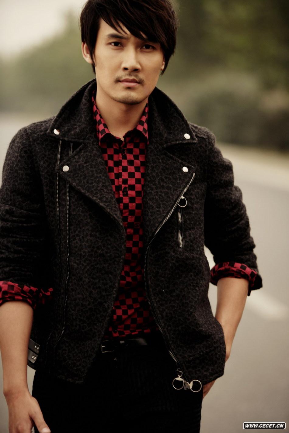 張鐸新寫(xiě)真帥氣俊朗