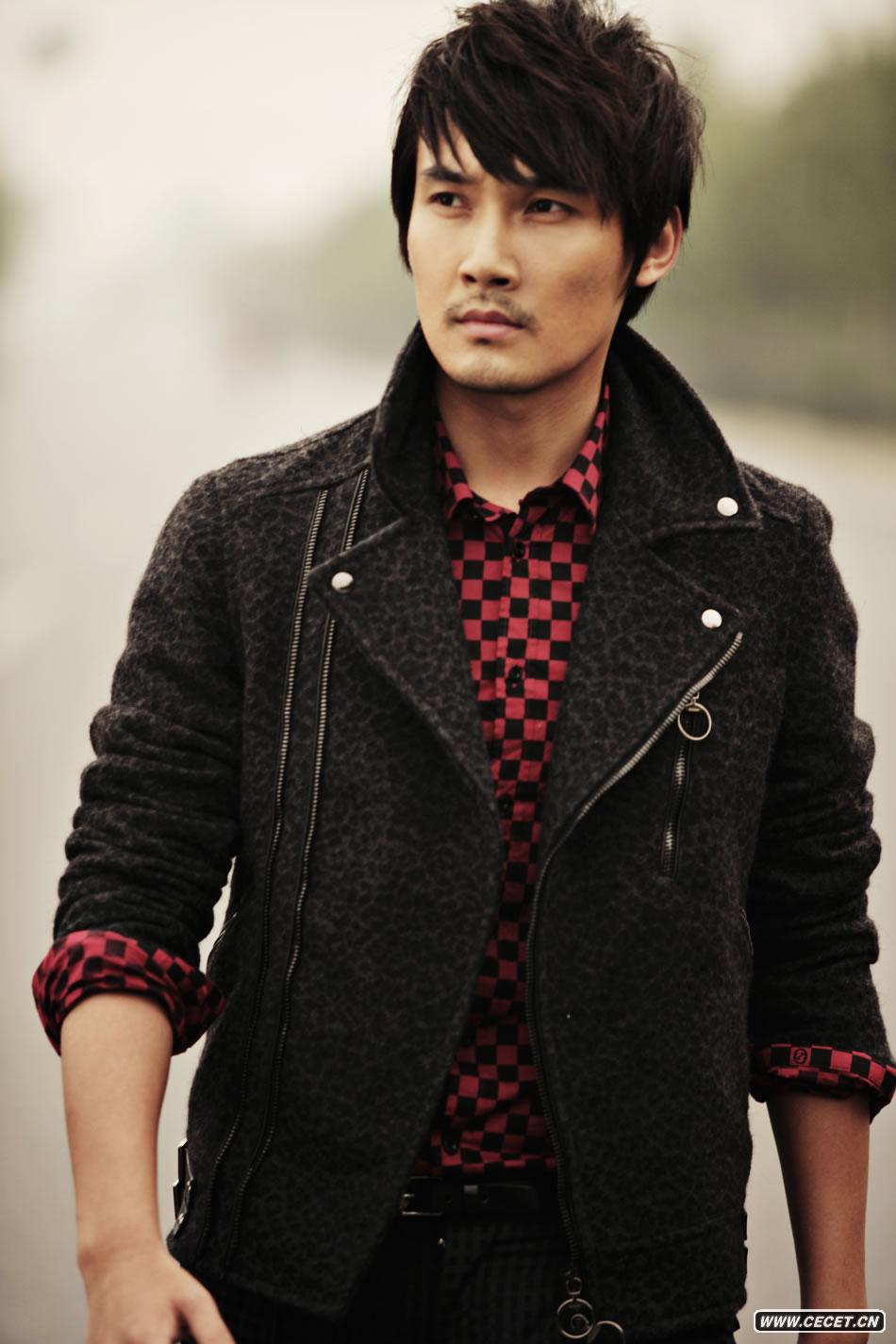 張鐸新寫(xiě)真帥氣俊朗