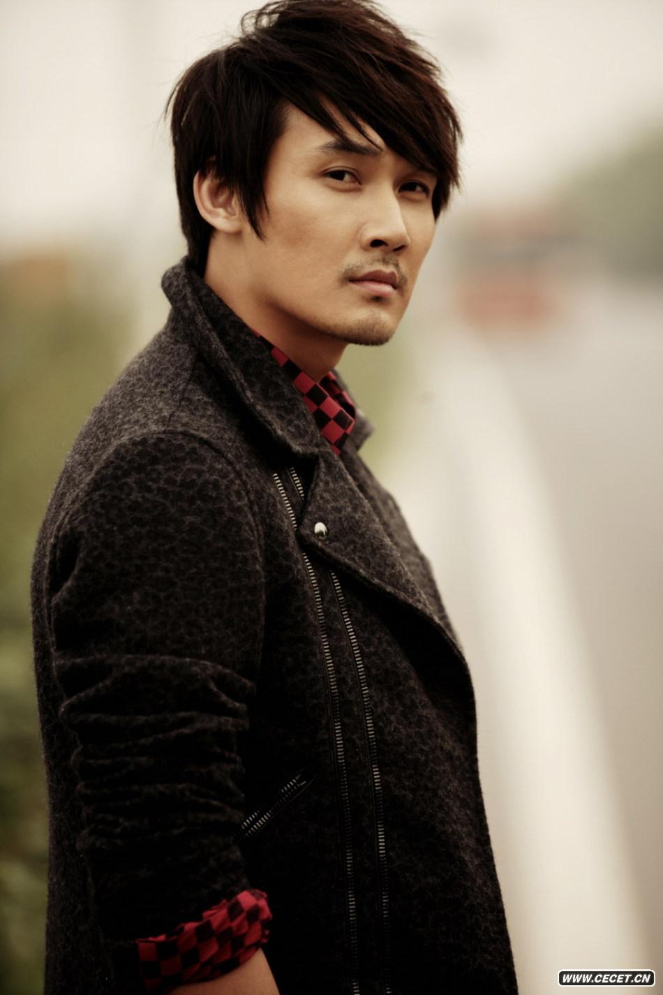 張鐸新寫(xiě)真帥氣俊朗