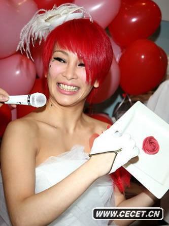 溫嵐穿白色迷你裙秀性感