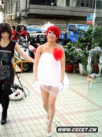 溫嵐穿白色迷你裙秀性感