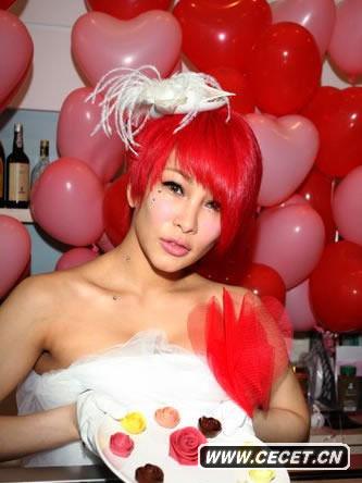 溫嵐穿白色迷你裙秀性感