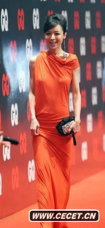 張靜初紅裙側開(kāi)叉露內褲