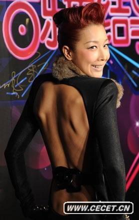 孫悅裸背秀米老鼠紋身