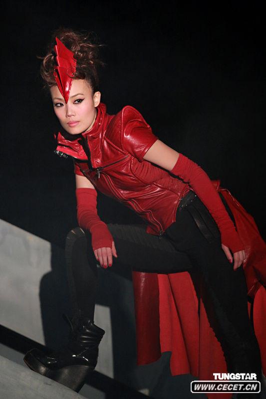 容祖兒氣勢逼人