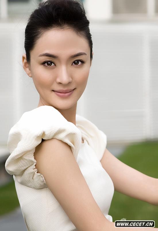 于越百變不離純真