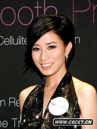 佘詩(shī)曼鬧市露背引圍觀(guān)