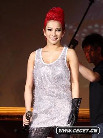 溫嵐化身性感摩登戰士